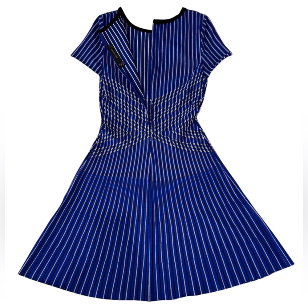 St John Atlantis Fit Flare Knit Dress Blue
Size 2 - Picture 9 of 12